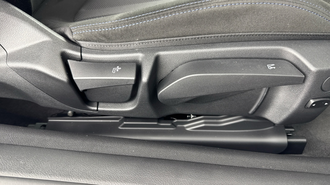 BMW 4 Series 420i M Sport 2dr Step Auto [Pro Pack] Petrol Coupe - Image 32